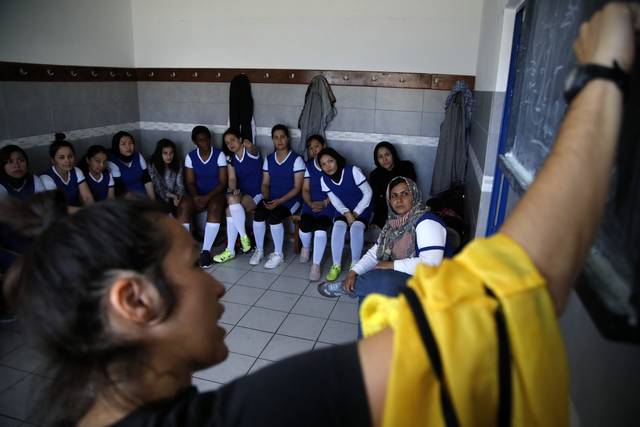 1391223_web1_GTR-refugeesoccer06-091019