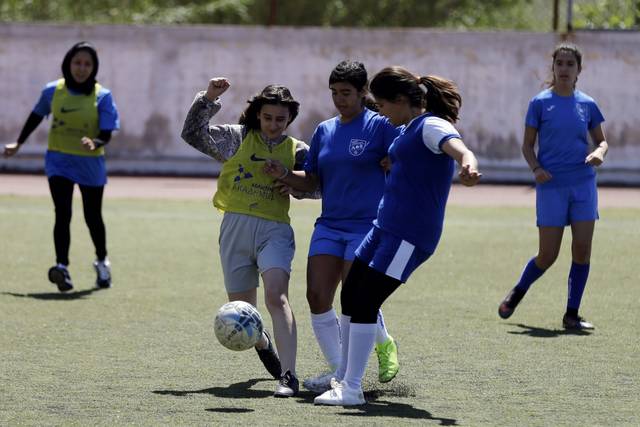 1391223_web1_GTR-refugeesoccer08-091019