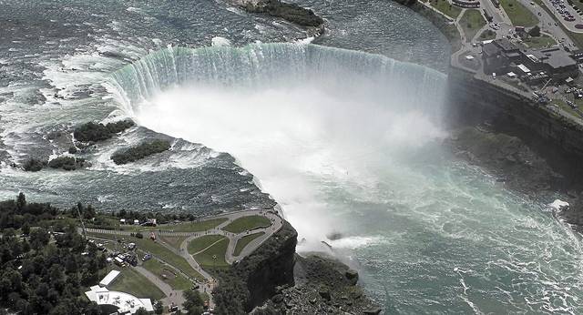 1394900_web1_web-NiagaraFalls