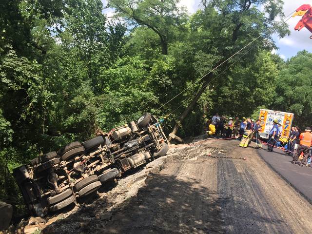 1397932_web1_tri-axle-overturn-in-pittsburgh