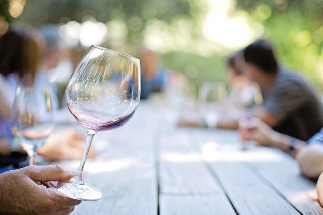 1406277_web1_WEB-wine