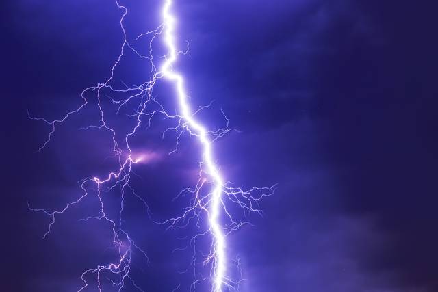 1413210_web1_web-lightning