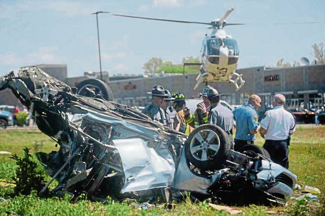 1418992_web1_gtr-MothersDayWreck-071719