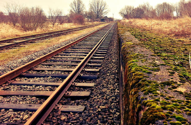1425503_web1_TrainTracks