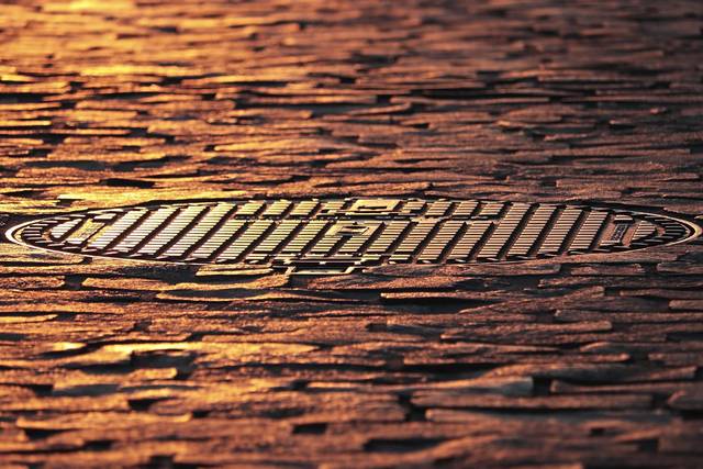 1429248_web1_web-manhole