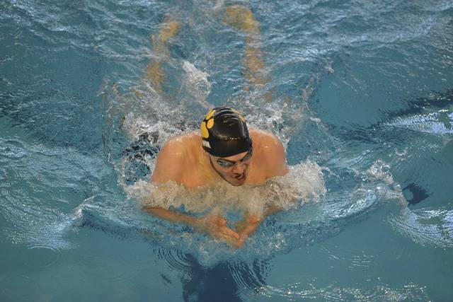 Swim clubs offer valuable offseason training for high school standouts