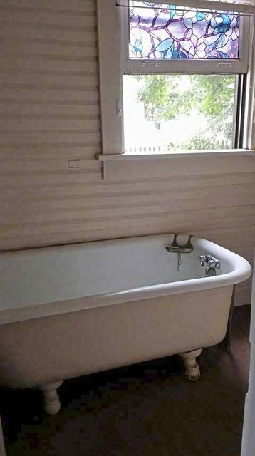 1442634_web1_gtr-stolenbathtub