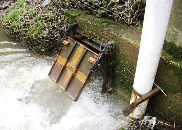 1442748_web1_WEB-water-pollution