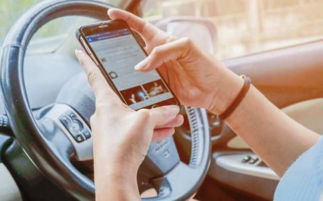 1443484_web1_WEB-distracted-driving