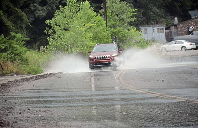 1447617_web1_Te-floodedroads15-071819