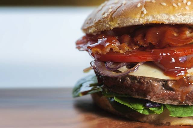 1448912_web1_gtr-liv-burger-01-072819--