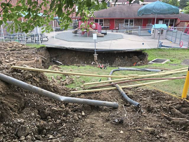 1449328_web1_gtr-sinkhole1