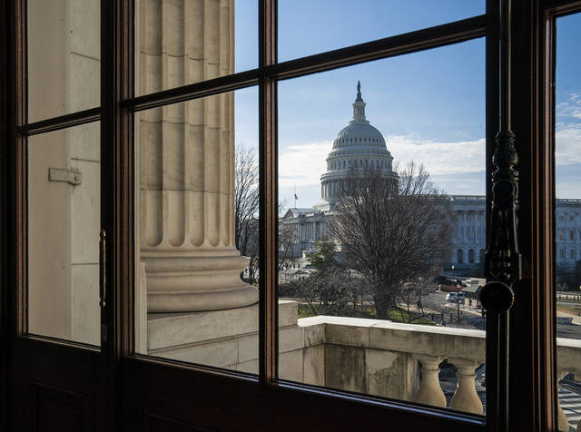 1453022_web1_CapitolBuildingInt