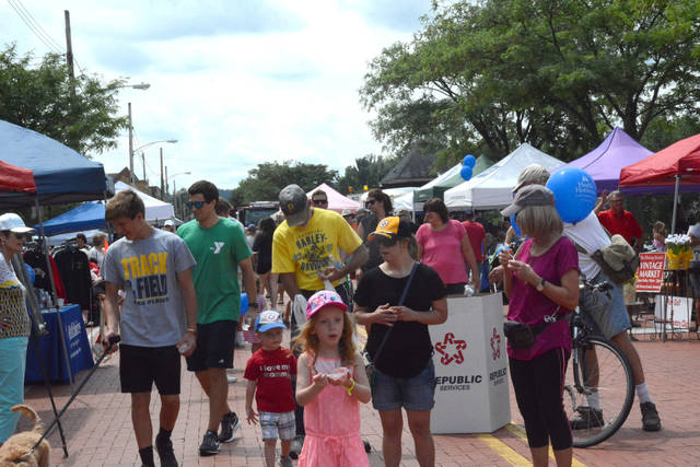 1455966_web1_pal-oakmontstreetsale17-080918