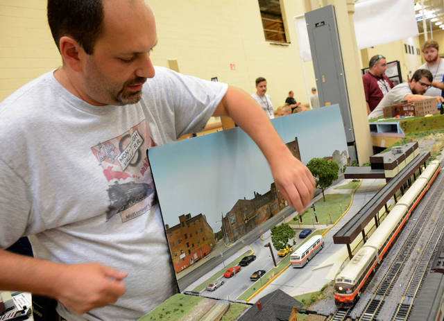 1456233_web1_Te-trainshow13-080119