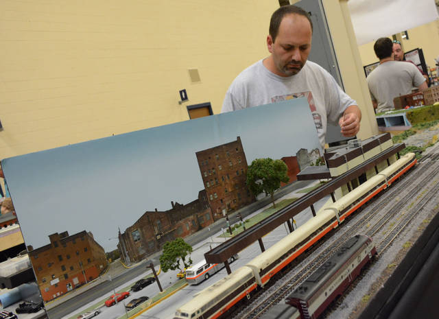 1456233_web1_Te-trainshow16-080119