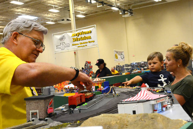 1456233_web1_Te-trainshow7-080119