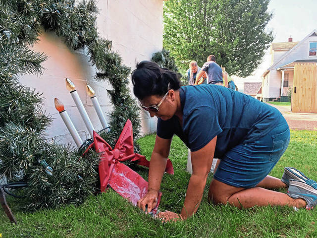 1471158_web1_vnd-harrisonwreaths2-073019