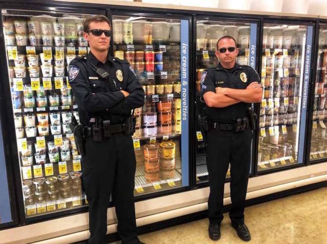 1481881_web1_Texas_Cops_Guard_Blue_Bell