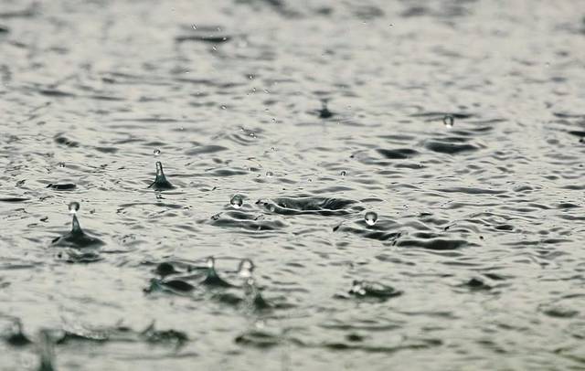 1509632_web1_WEB-raindrops