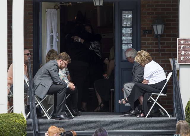 1512402_web1_ptr-cumerfuneral08-081119