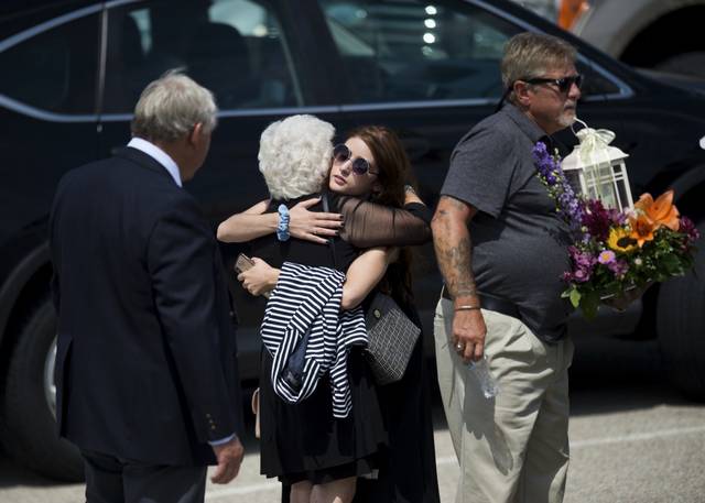1512402_web1_ptr-cumerfuneral11-081119