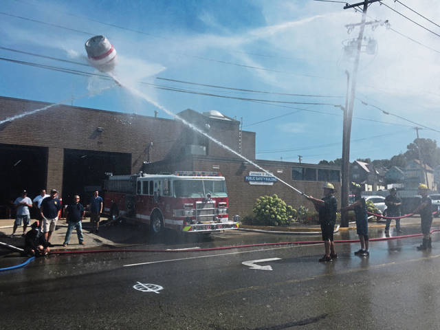 1521300_web1_firefighter-convention--3-