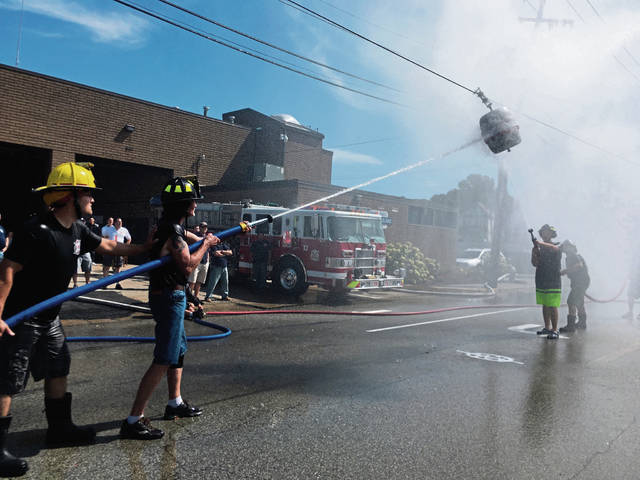 1521300_web1_firefighter-convention--4-