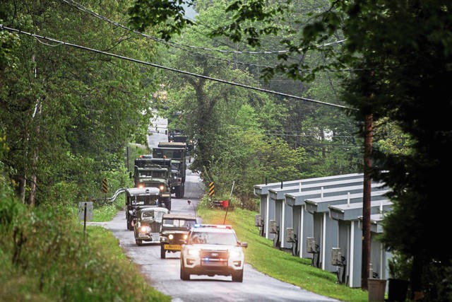 1532488_web1_gtr-ArmyConvoy001-081419