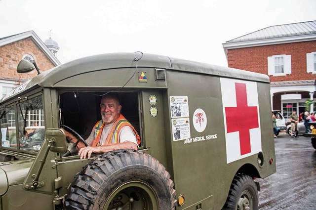1532488_web1_gtr-ArmyConvoy005-081419
