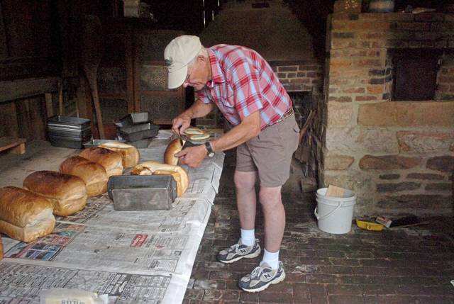 1533632_web1_gtr-beebread-081419