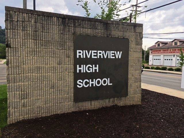 1549023_web1_web-RiverviewHighSchoolSign