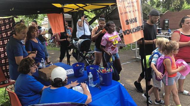 1555486_web1_gtr-schoolbash1-081819
