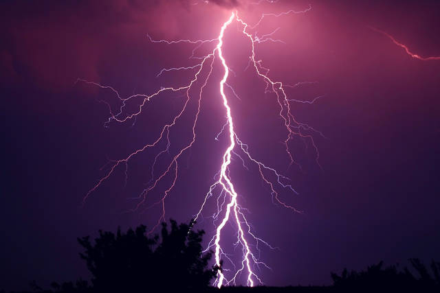1564863_web1_web-lightning