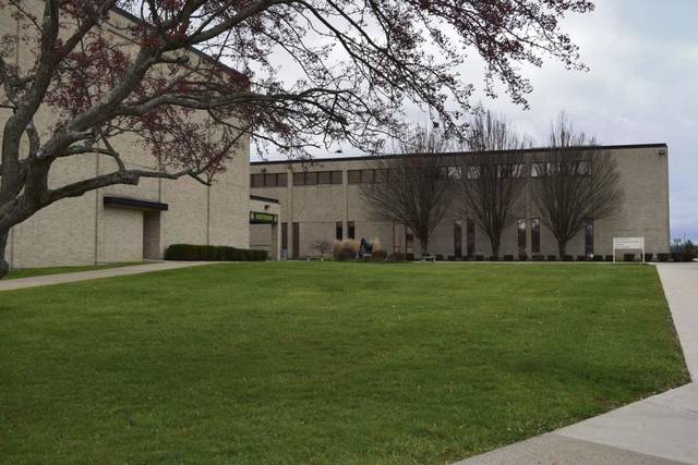 1568970_web1_sigwebCarlyntonJrSrHS-1