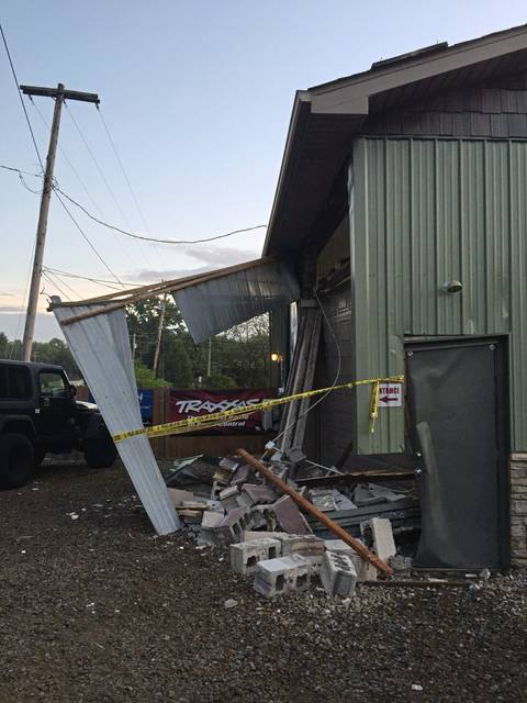 1574424_web1_vnd_buildingcrash-082319