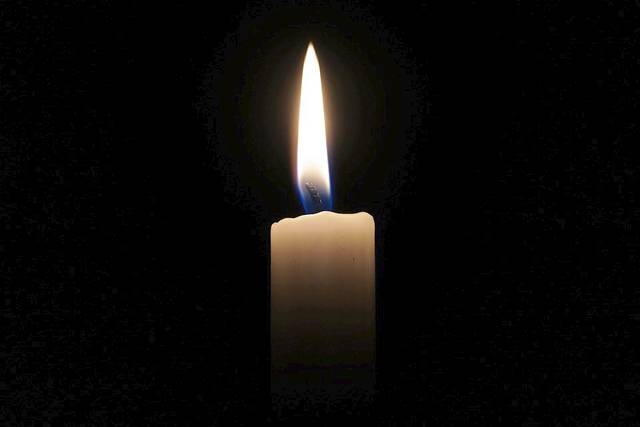 1575698_web1_candle-2038736_960_720