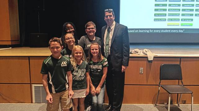 Pine-Richland students impress superintendent as they address teachers, administrators