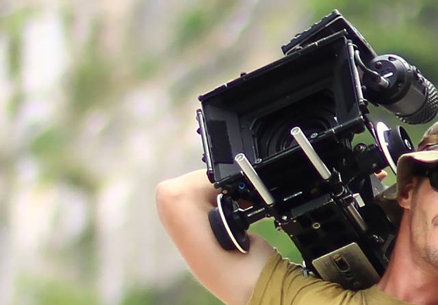 1601169_web1_web-cameraman-082919