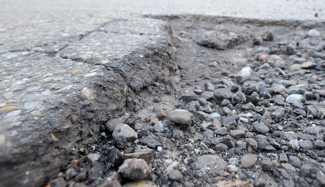 1605881_web1_web-pothole