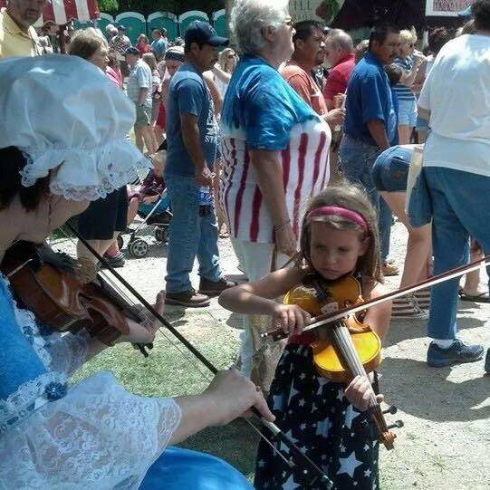 1569747_web1_Photo-Musician-Susan-Borowski-gives--a-lesson