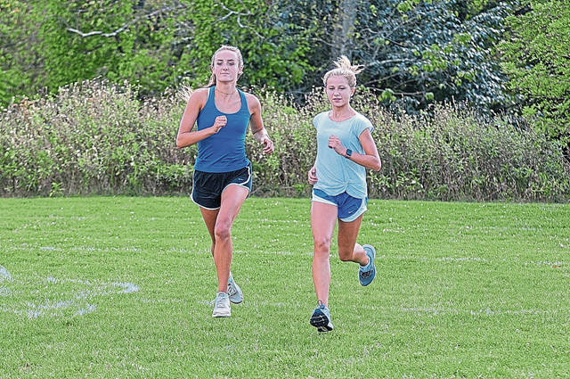 Freshman class brings enthusiasm to Hampton girls cross country team