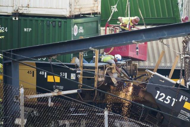1639758_web1_derailment