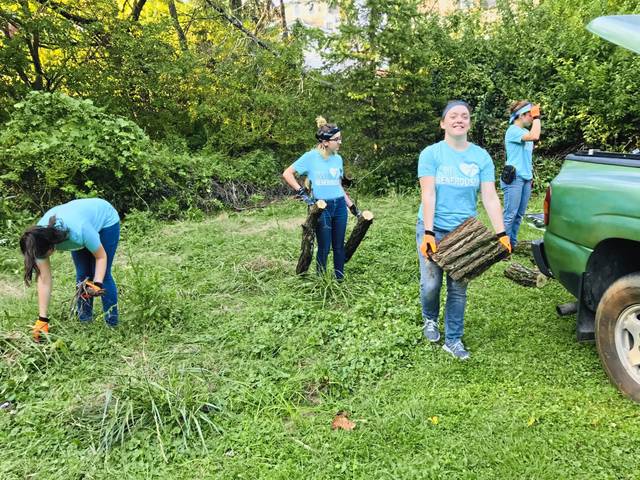 1672650_web1_Habitat-Thrivent-work-group