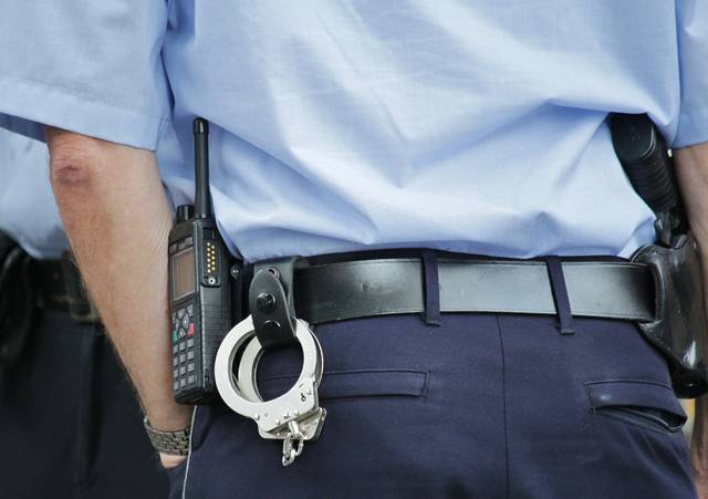 1673583_web1_police-378255_1920
