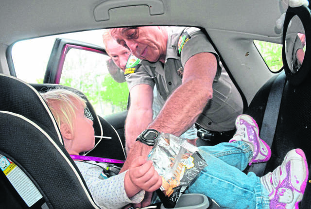 Walmart offering $30 gift cards for old child car seats