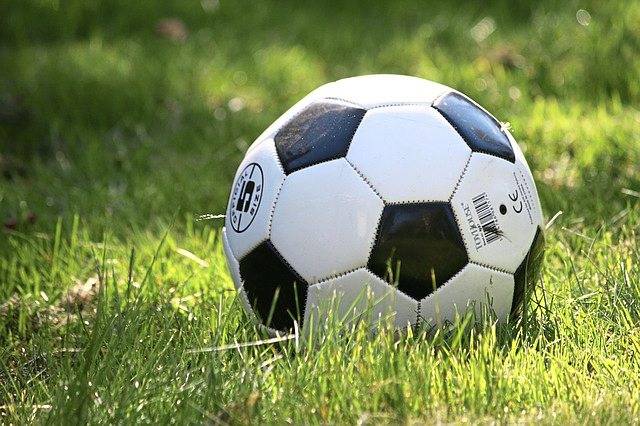 1696876_web1_ptr-FootballSTOCK