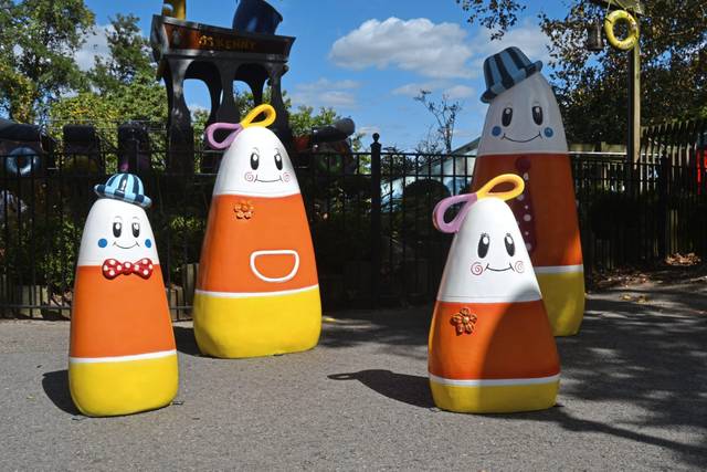 1696903_web1_gtr-liv-halloweenparks-hh2-092919
