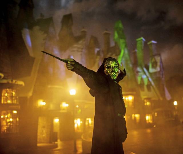 1696903_web1_gtr-liv-halloweenparks4-092919