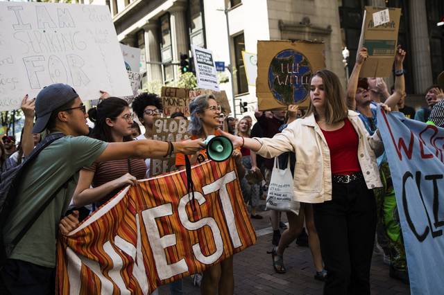 1701829_web1_PTR-climatestrikepgh-15-092019